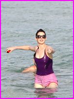 Anne Hathaway Nude Pictures