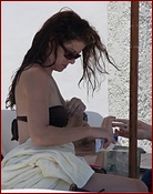 debra-messing_13.jpg - 204 KB