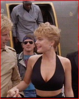 erika-eleniak_14.jpg - 106 KB