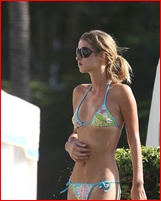 nicky-hilton_10.jpg - 161 KB