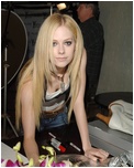 Avril Lavigne Pparazzi Outdoors And Posing Pics Pictures Gallery