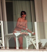 Elizabeth Hurley Nude Pictures