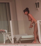 Elizabeth Hurley Nude Pictures